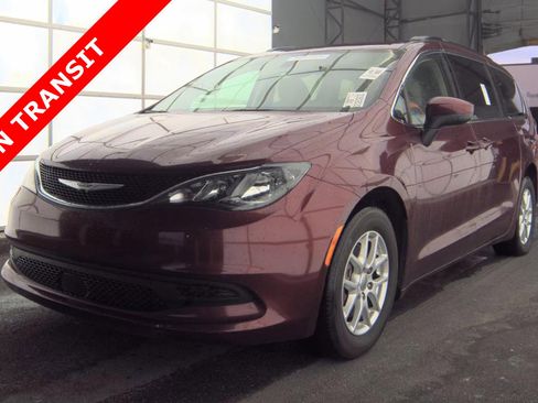 Used 2021 Chrysler Voyager Lxi FWD image 1
