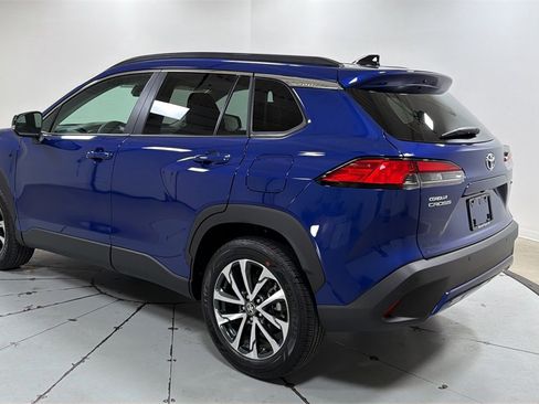 Certified 2025 Toyota Corolla Cross XLE image 7