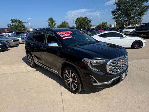 Used 2019 GMC Terrain Denali w/ Advanced Safety Package AWD/4WD image 2