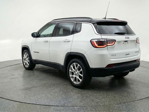 Used 2025 Jeep Compass Limited image 6