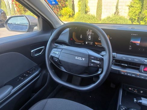 Used 2025 Kia K4 LXS image 34