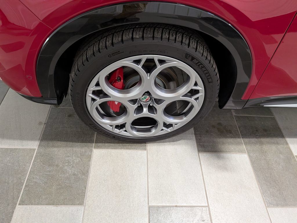 Used 2024 Alfa Romeo Tonale Ti AWD/4WD image 7