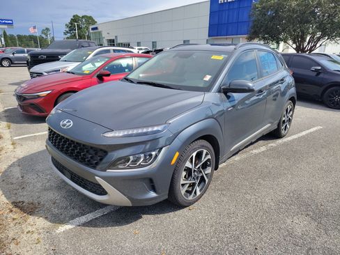 Used 2022 Hyundai Kona Limited w/ Cargo Package FWD image 5