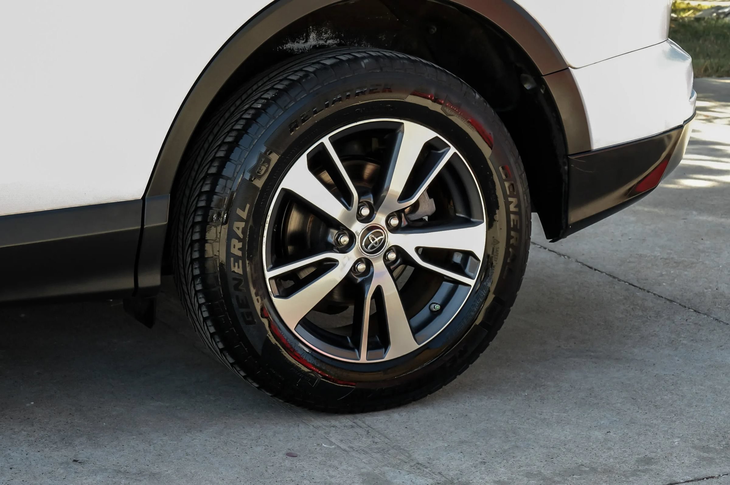 Used 2018 Toyota RAV4 XLE w/ Plus Extra Value Package FWD image 54