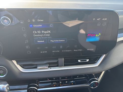 Used 2025 Chevrolet Equinox LT image 46