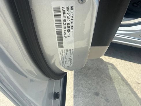 Used 2023 Chrysler Pacifica Touring-L FWD image 12