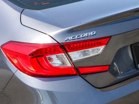 Used 2018 Honda Accord LX image 9