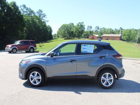 Used 2025 Nissan Kicks Play S FWD image 9