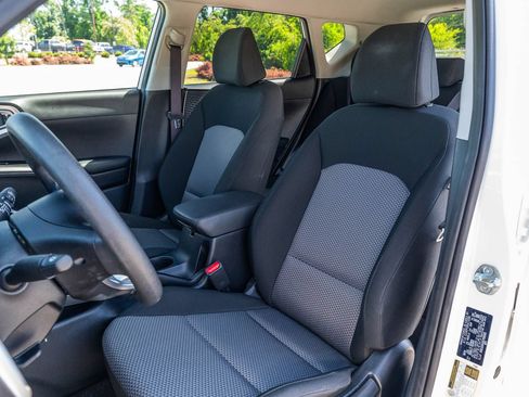 Used 2025 Kia Soul LX w/ LX Technology Package FWD image 19
