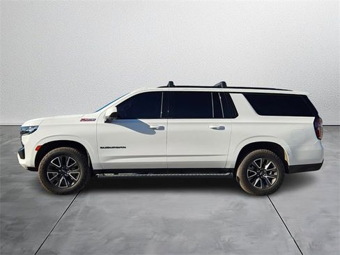 Used 2022 Chevrolet Suburban Z71 image 2