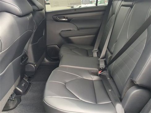 New 2026 Toyota Highlander XLE image 14