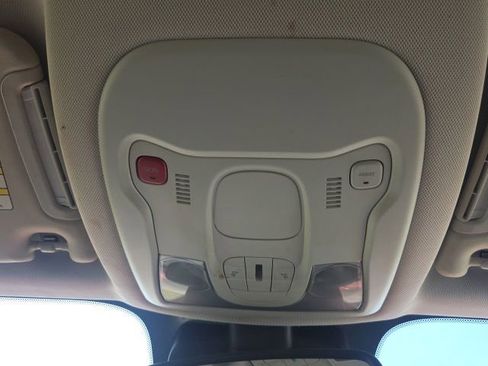 Used 2020 Jeep Renegade Altitude w/ UConnect 8.4 Nav Group FWD image 24