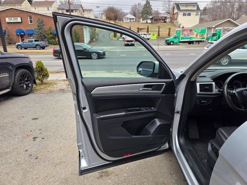 Used 2018 Volkswagen Atlas SE image 10