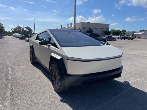 Used 2025 Tesla Cybertruck AWD Crew Cab image 5