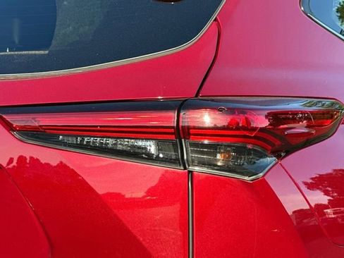 Used 2023 Toyota Highlander Limited image 49