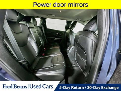 Used 2019 Jeep Cherokee Latitude Plus w/ Cold Weather Group AWD/4WD image 31
