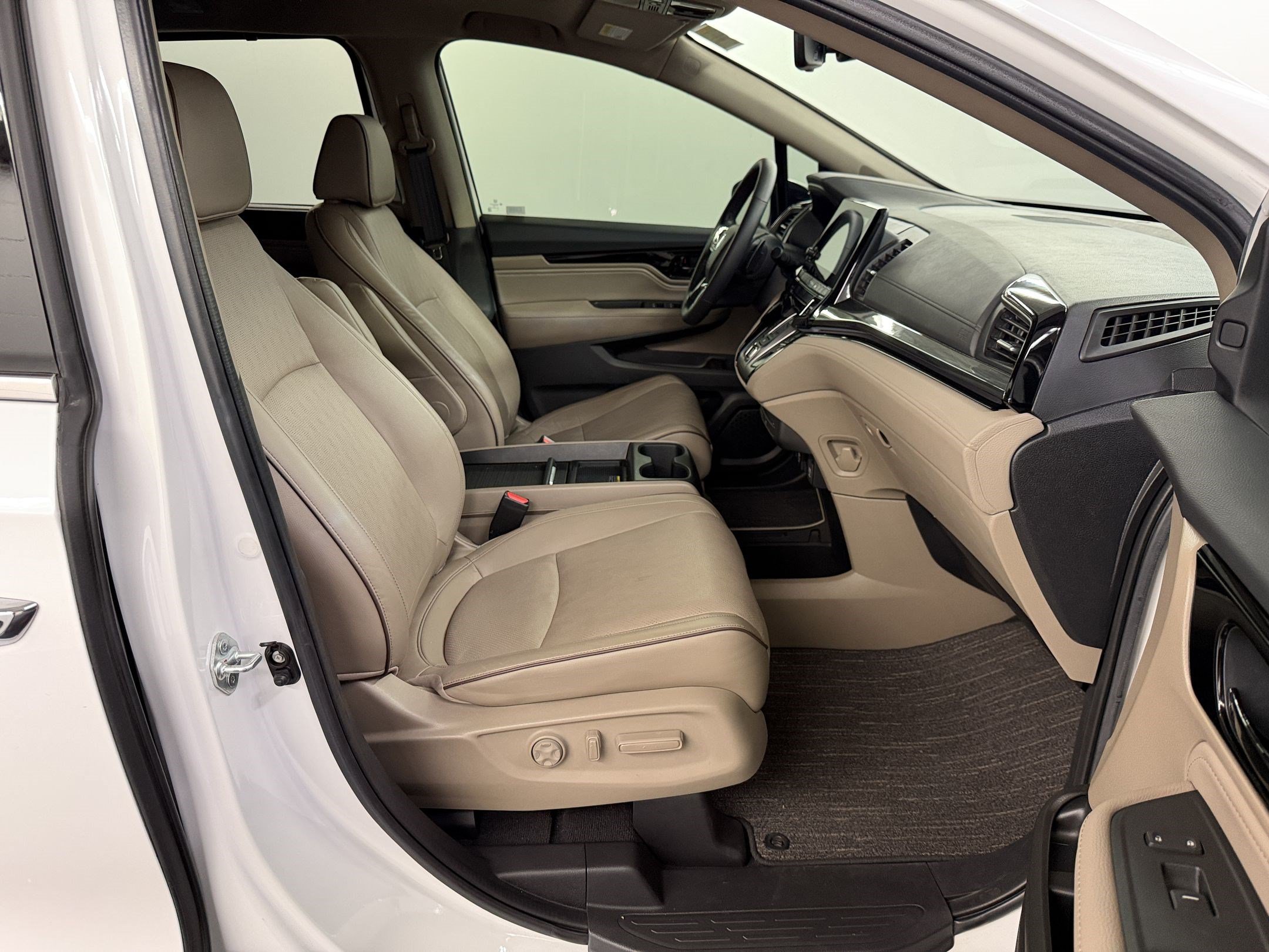 Certified 2024 Honda Odyssey Elite image 25