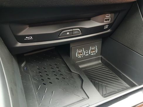 Used 2025 Chrysler Pacifica Pinnacle FWD image 28