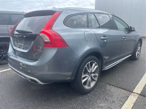 Used 2018 Volvo V60 T5 Cross Country w/ Convenience Package image 3