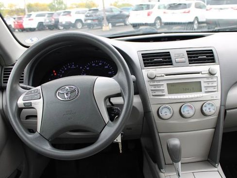 Used 2010 Toyota Camry LE FWD image 10