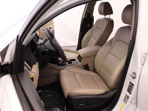 Used 2016 Hyundai Tucson Limited w/ Option Group 03 FWD image 16