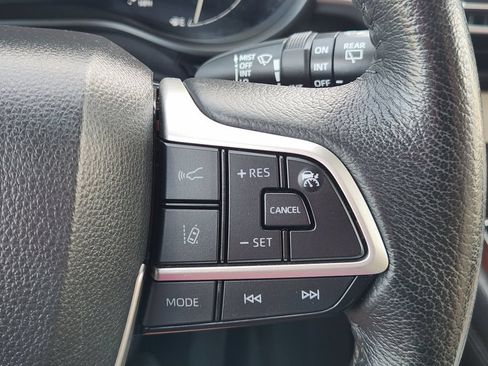 Used 2023 Toyota Sienna XLE w/ XLE Plus Package AWD/4WD image 31