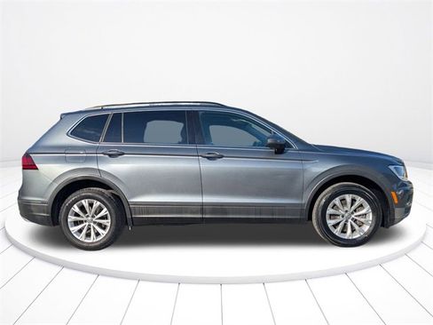 Used 2019 Volkswagen Tiguan SE image 2
