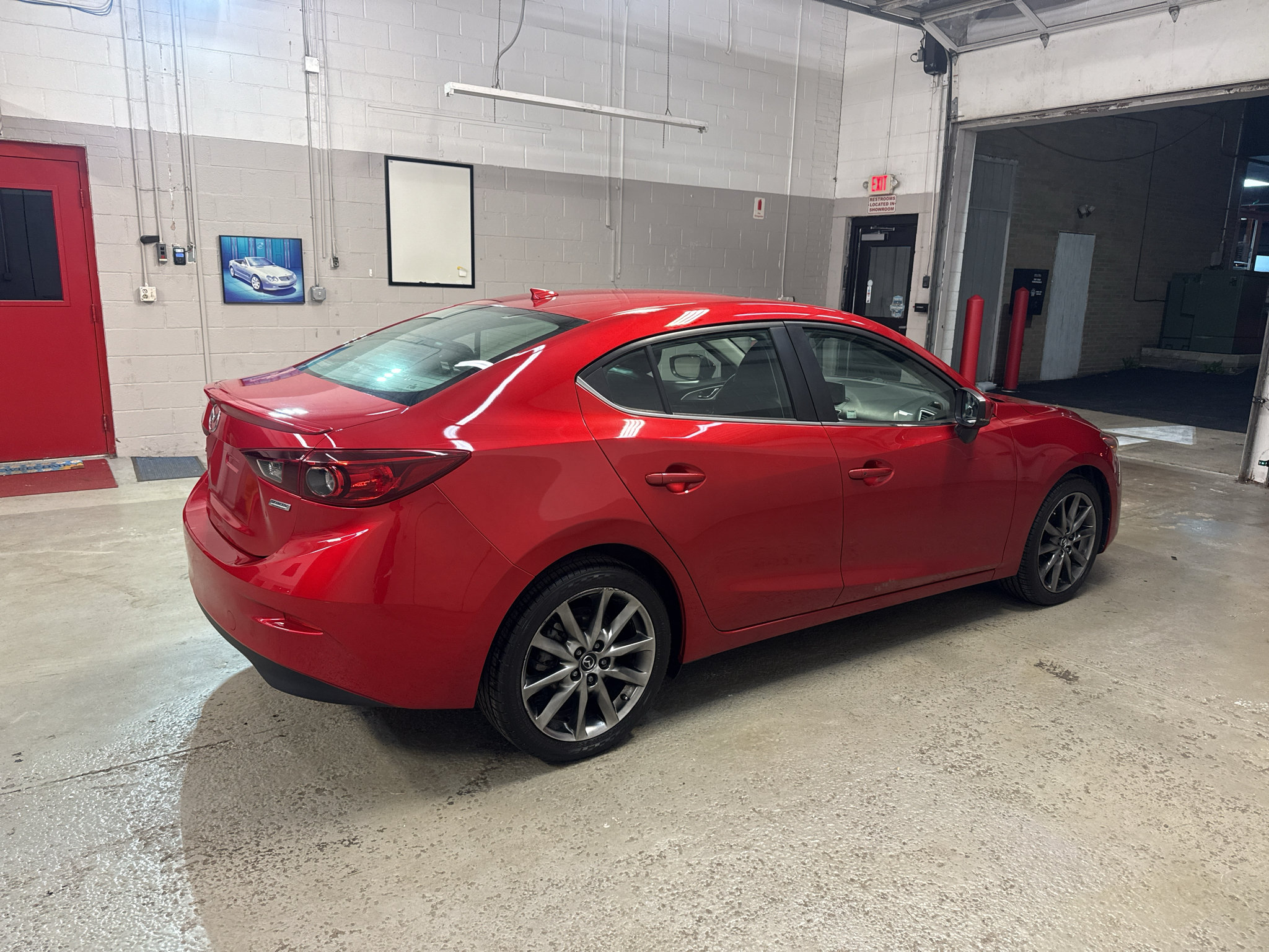 Used 2018 MAZDA MAZDA3 Touring FWD image 8