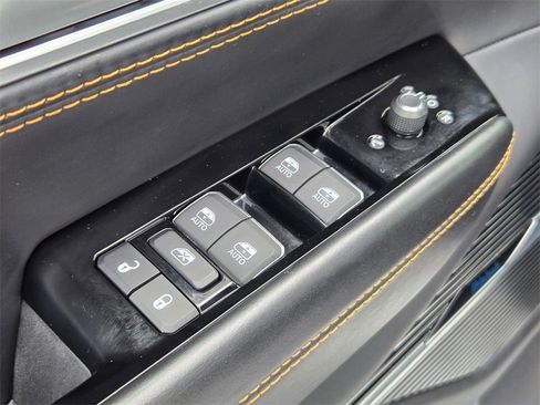 Used 2024 Jeep Grand Wagoneer L Series III image 12