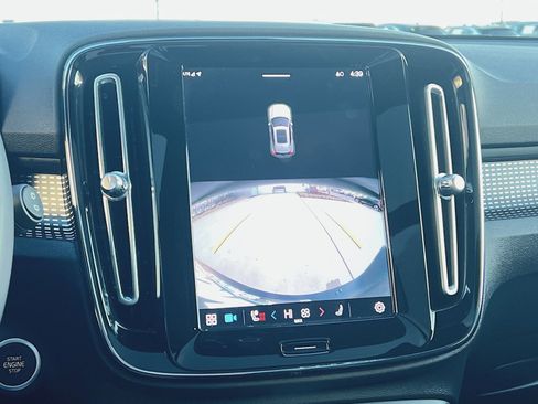 Used 2023 Volvo XC40 B5 Plus w/ Protection Package Premier image 19