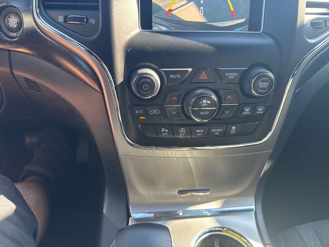 Used 2018 Jeep Grand Cherokee Laredo AWD/4WD image 35