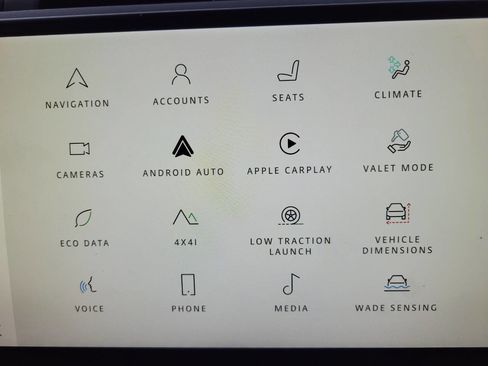 Used 2024 Land Rover Defender 130 X-Dynamic SE image 28