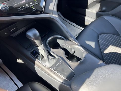 Used 2023 Toyota Camry SE image 19