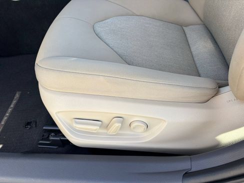 Used 2022 Toyota Camry LE FWD image 19