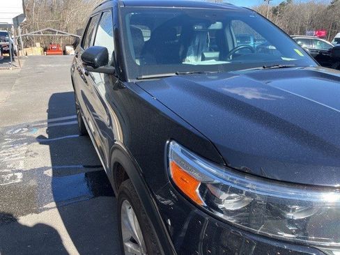 Used 2023 Ford Explorer Platinum w/ Technology Package image 2