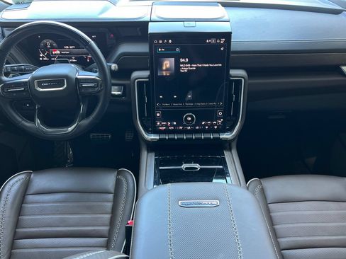 Used 2025 GMC Yukon Denali Ultimate AWD/4WD image 14