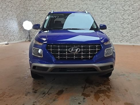 Used 2025 Hyundai Venue SEL image 2