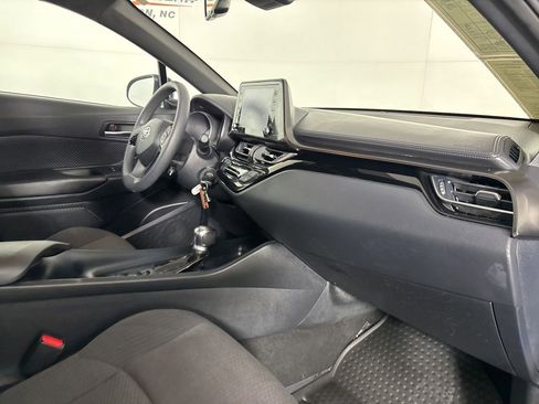 Used 2019 Toyota C-HR LE image 28