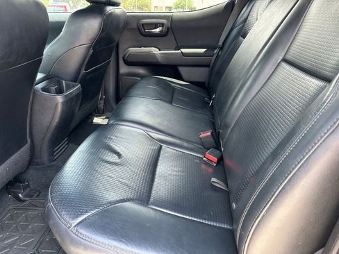 Used 2019 Toyota Tacoma TRD Off-Road w/ TRD Premium Off Road Package image 17