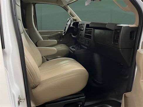 Used 2021 Chevrolet Express 3500 w/ Driver Convenience Package image 12