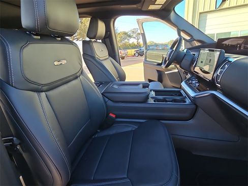 New 2025 Ford Expedition Platinum w/ Stealth Performance Package image 10