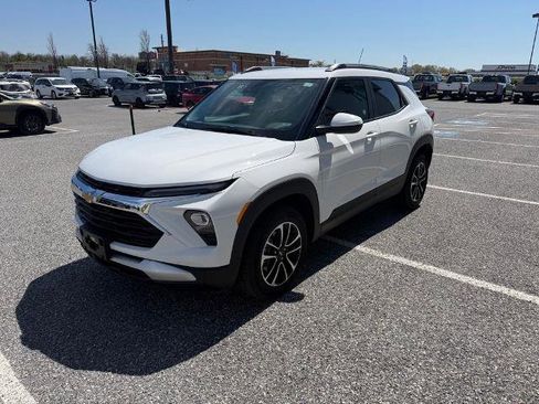 Used 2025 Chevrolet TrailBlazer LT image 4