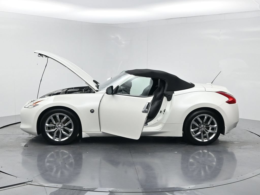 Used 2010 Nissan 370Z Touring RWD image 25