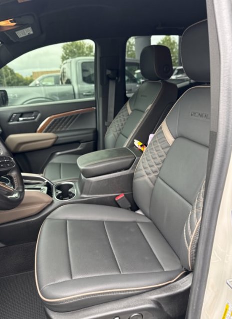 Used 2026 GMC Canyon Denali AWD/4WD image 8