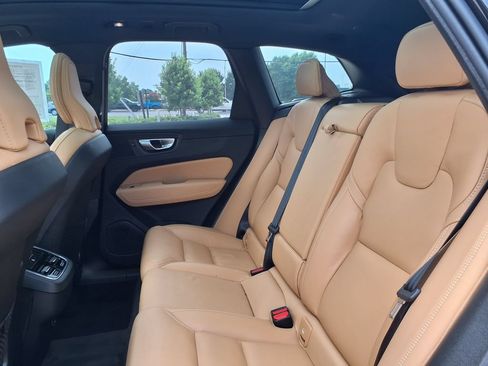 Certified 2024 Volvo XC60 B5 Ultimate w/ Climate Package AWD/4WD image 18