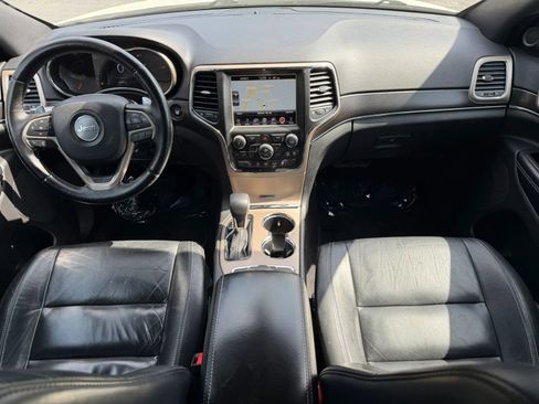 Used 2017 Jeep Grand Cherokee Limited image 18