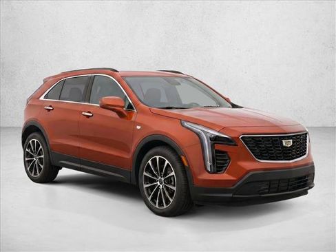 Used 2021 Cadillac XT4 Luxury w/ Cold Weather Package AWD/4WD image 3