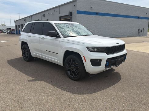 Used 2023 Jeep Grand Cherokee 30th Anniversary AWD/4WD image 7