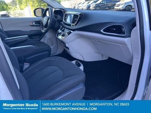 Used 2023 Chrysler Voyager LX FWD image 37