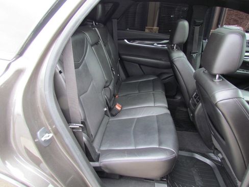Used 2020 Cadillac XT5 Premium Luxury FWD image 16